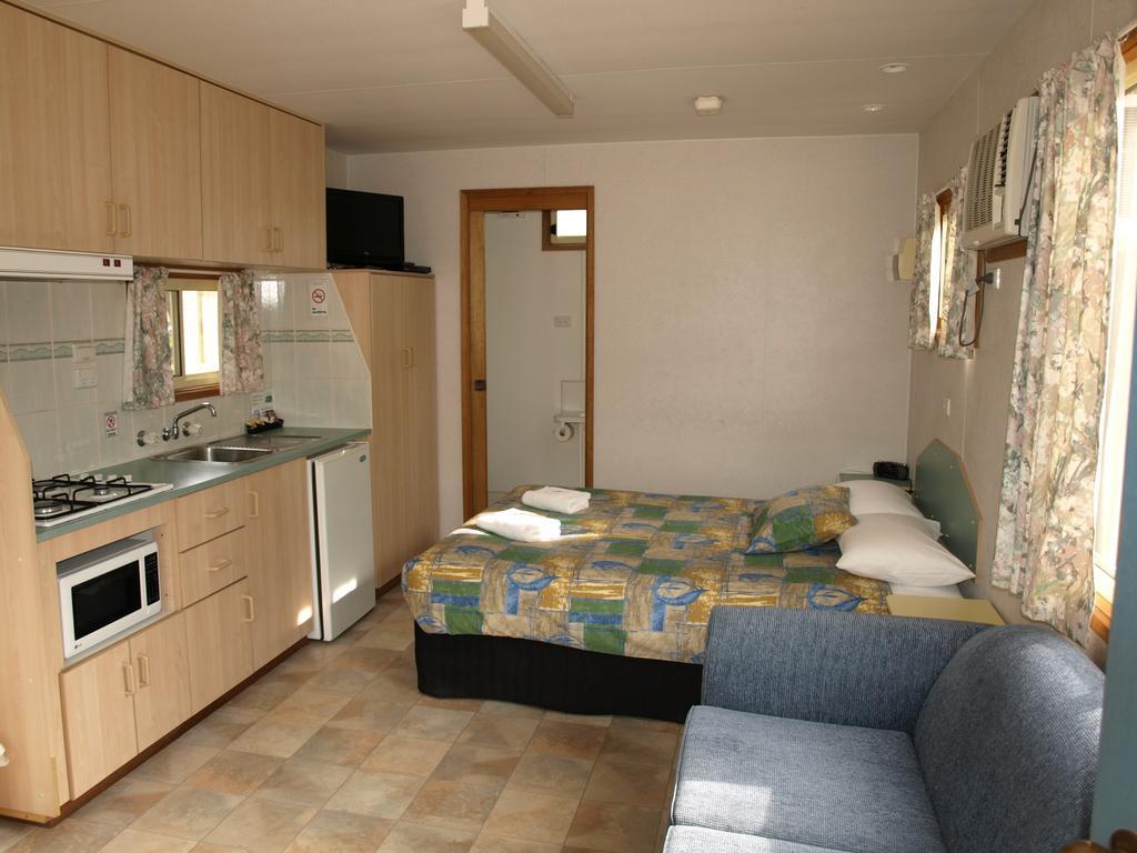 Cowra Holiday Park Kamer foto