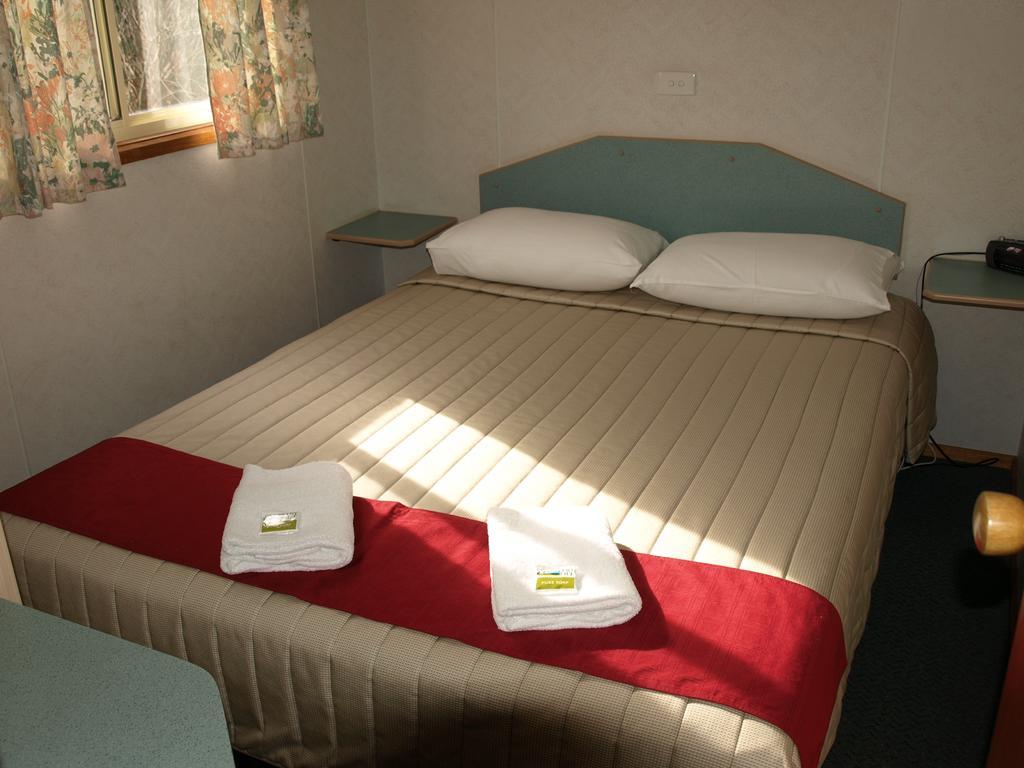 Cowra Holiday Park Kamer foto