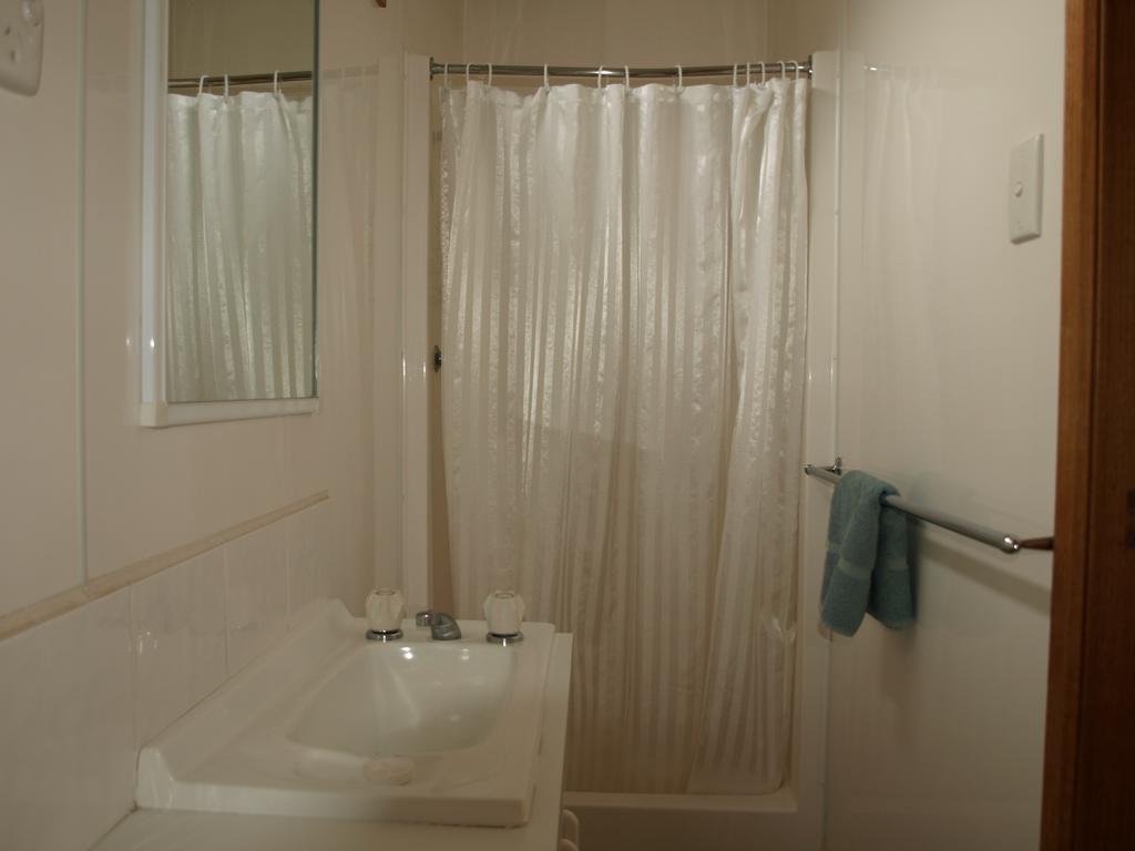 Cowra Holiday Park Kamer foto