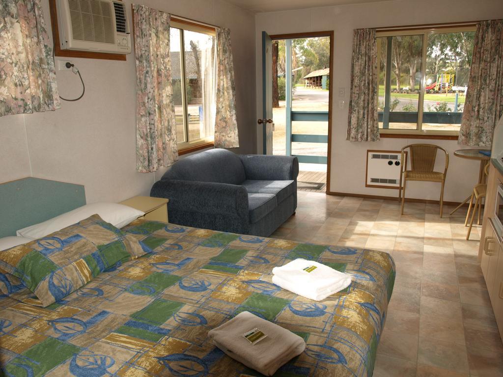 Cowra Holiday Park Kamer foto