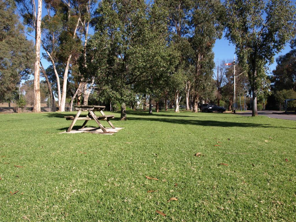 Cowra Holiday Park Buitenkant foto